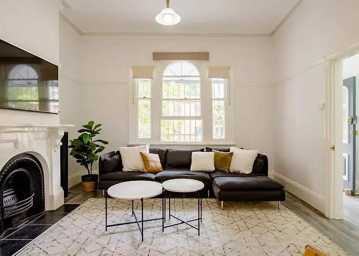 Beautiful & Ultra Convenient 4-Bdrm Terrace